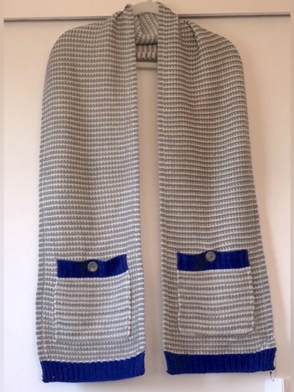 NWT • Kensie Button Pocket Cozy Knit Scarf 💙